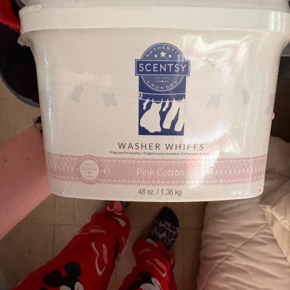 Scentsy Pink and White Bath & Body Delight